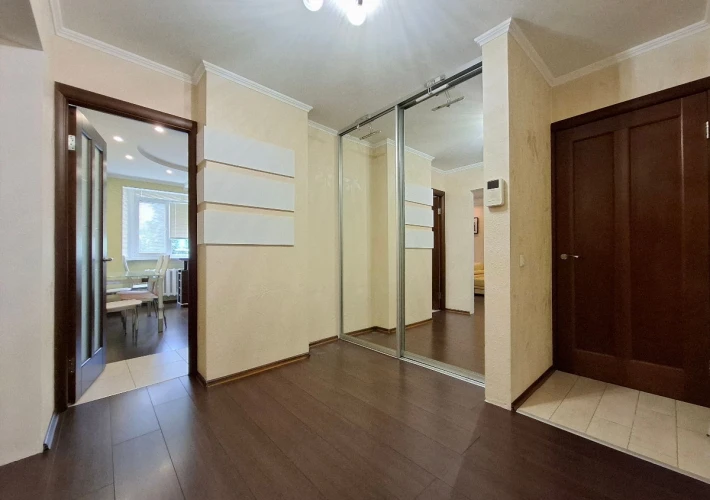 Prima Linie! Sec. Riscani, bd. Moscova. Apartament cu 3 camere. Bilaterala! Euroreparatie. Mobilat!!!4