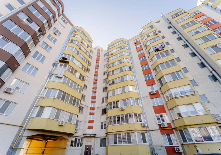 Se vinde apartament cu 3 dormitoare la Telecentru3