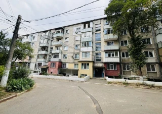 str. Braniştii, sec. Râșcani, 1 cameră. De mijloc! Parc Boris Glavan!!!1