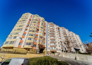 Se vinde apartament cu 3 dormitoare la Telecentru