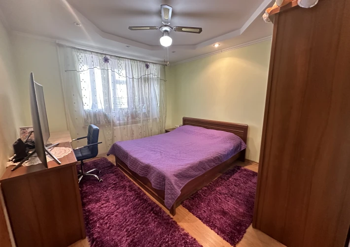 Se vinde apartament în sectorul botanica11