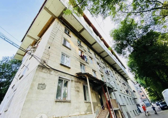 Spre vânzare apartament cu 1 cameră de tip mansardă, amplasat în sectorul Râșcani, str. Dumitru Râșcanu.4