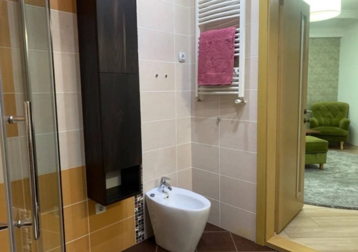 Apartament 2 odăi cu living Centru3