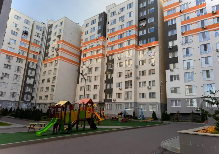 Apartament cu 3 camere și living Telecentru Sprincenoia9