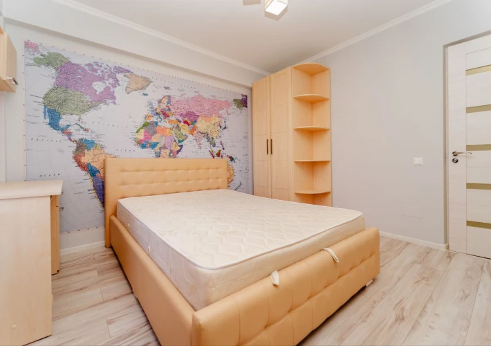 Se vinde apartament cu 3 dormitoare la Telecentru12