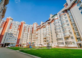 Apartament 1 odaie+living Centru str.Lev Tolstoi 24/1