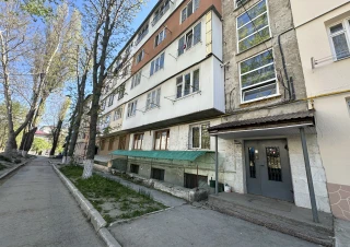 Se vinde apartament în sectorul botanica1