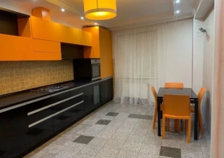 Apartament 2 odăi cu living Centru