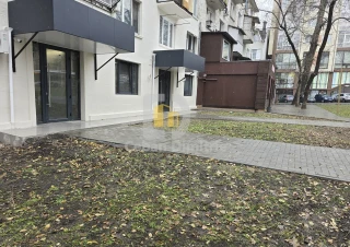 Vânzare parter comercial, 38 m², la prima linie!5