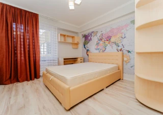 Se vinde apartament cu 3 dormitoare la Telecentru13