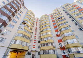 Se vinde apartament cu 3 dormitoare la Telecentru3